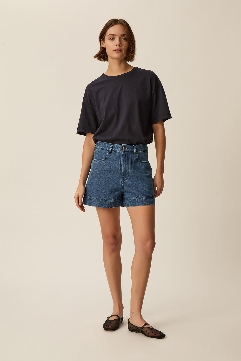 Short Laela Stone
