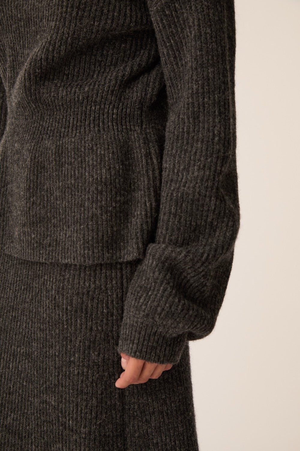 Pull Ananda Anthracite