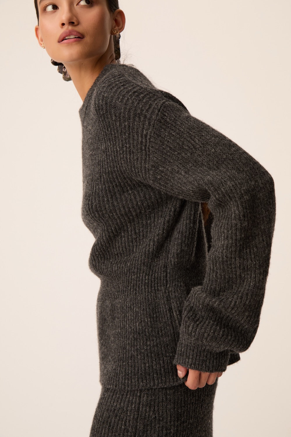 Pull Ananda Anthracite
